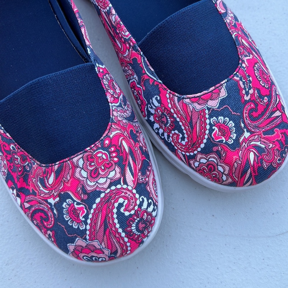 Lands’ End Gatas Slip On Comfort Shoes- pink/navy paisley - Picture 2 of 8